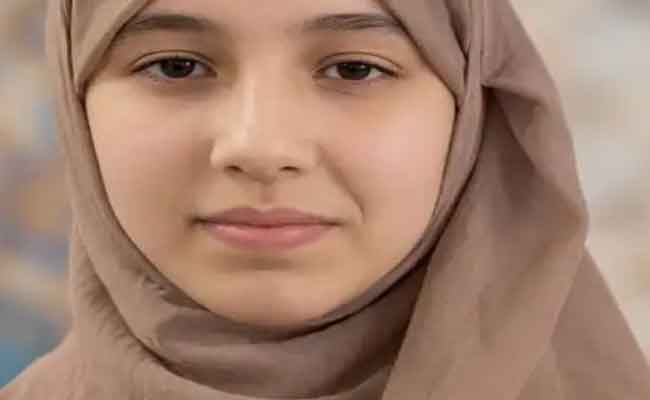 بلمهدي يهنئ القارئة صفاء إيمان بن يحي الفائزة بمسابقة الملك عبد العزيز الدولية
