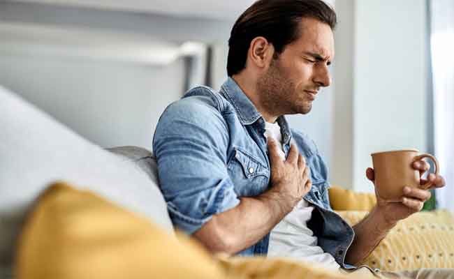 الدقائق الأولى تصنع الفرق…خطوات قد تنقذ حياة المصاب بأزمة قلبية