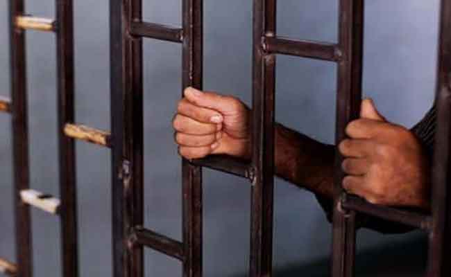 الحكم بالحبس على 5 أشخاص تورطوا في سرقة دراجات نارية من محشر بلدية عين البنيان