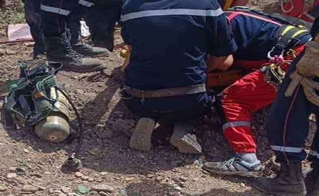 انتشال جثة شخص وإنقاذ شخصين سقطوا في حفرة بباتنة