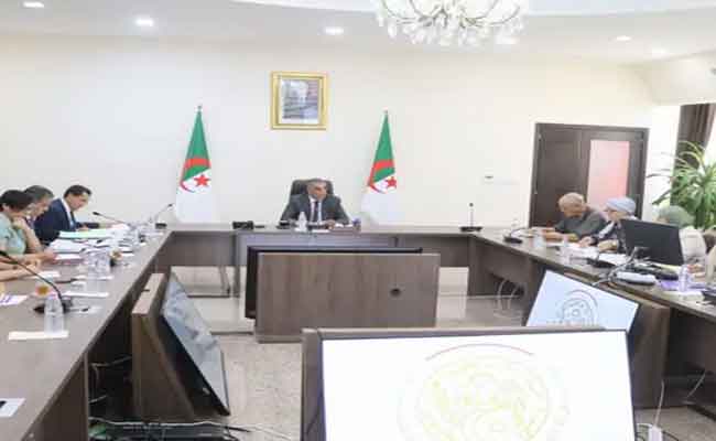 جلاوي يترأس اجتماعا لمتابعة عدد من الملفات الاستراتيجية في قطاعه