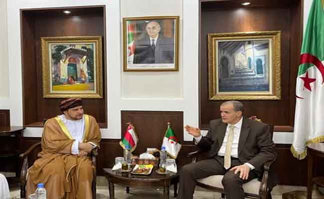رزيق يستقبل سفير سلطنة عُمان