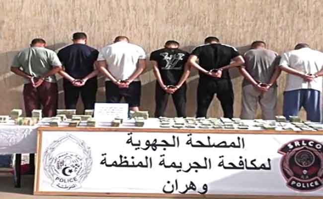 تفكيك شبكة إجرامية تحترف النصب على المصانع والشركات بوهران