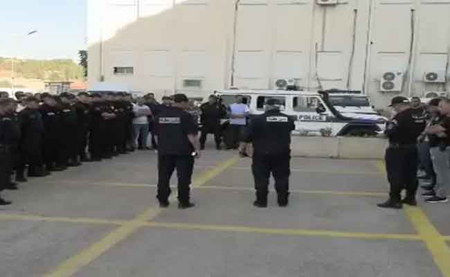 توقيفات وحجز مهلوسات ومخدرات وأسلحة بيضاء في مداهمات أمنية بأحياء قسنطينة