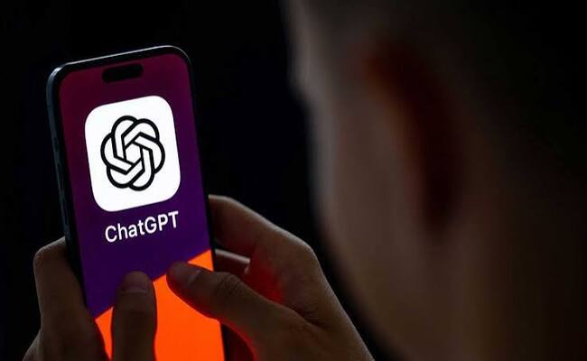 ميزة ملصقات “شات جي بي تي” تصل إلى واتساب…