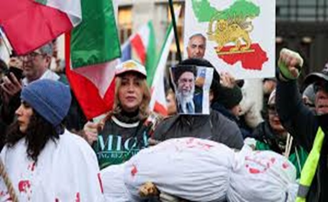 هل تسقط الاحتجاجات نظام العمائم في إيران