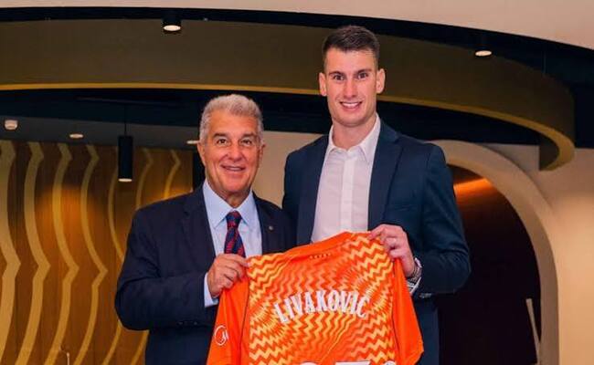 رسميًا…برشلونة يعلن التعاقد مع حارس منتخب كرواتيا