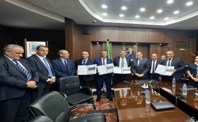 إشراف رزيق على توقيع اتفاقيتي تعاون