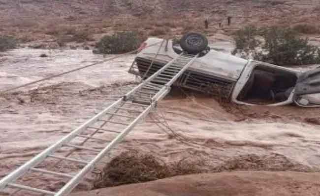 انتشال 7 أشخاص حوصروا داخل سيارة بوادي أبلسة بتمنراست