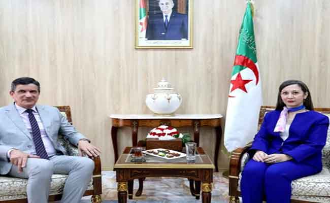 استقبال بوفدش الوزير والي ولاية الجزائر