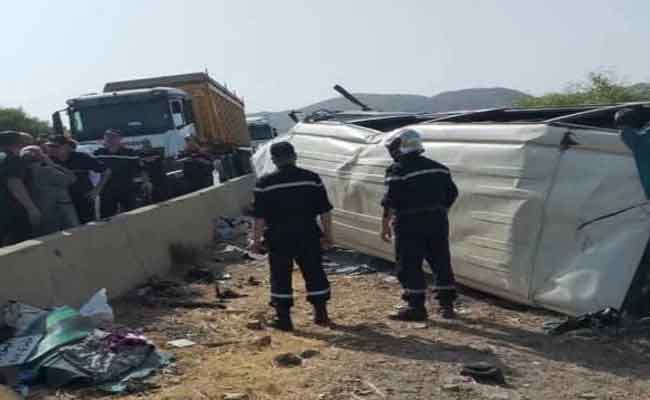 مجزرة مرورية تخلف قتيلا  و30 جريحا بالبويرة