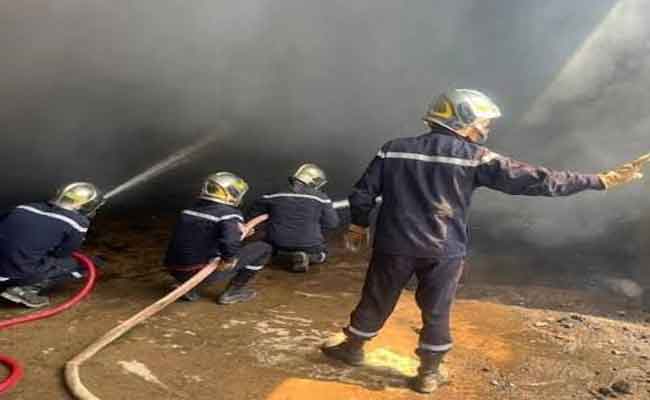 نشوب حريق في مستودع لتخزين الأحذية بوهران