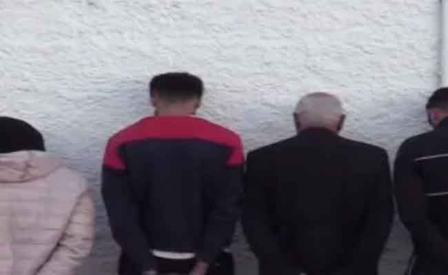 تفكيك شبكة إجرامية تحترف التشهير وابتزاز الأشخاص بتوقرت…