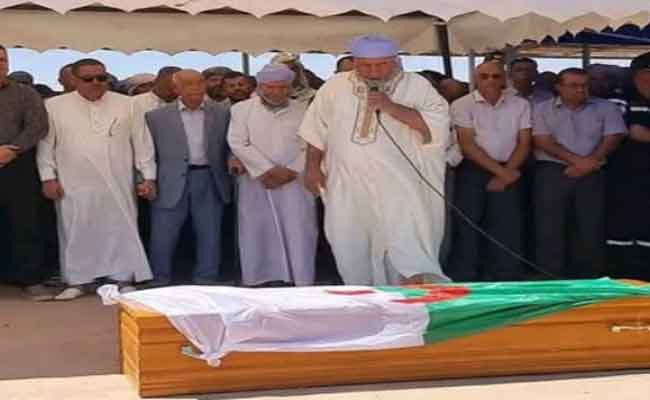 البيض تشيع جثمان الطفل أيوب إلى مثواه الأخير
