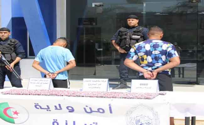 تفكيك 3 شبكات تحترف بيع المؤثرات العقلية وحجز 11 ألف كبسولة بتيبازة