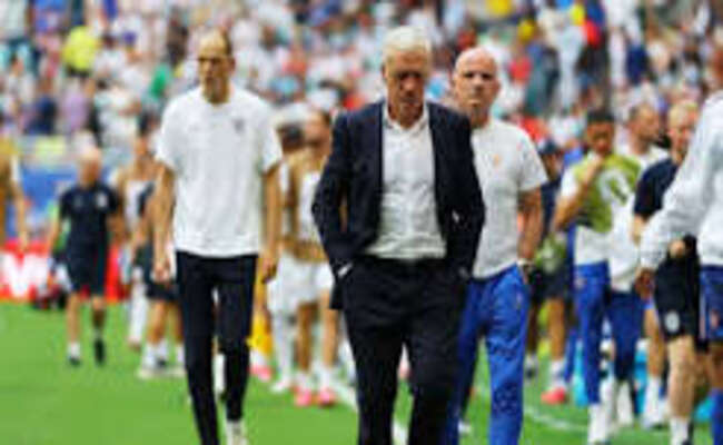 أول عرض أوروبي يصل ديشامب بعد رحيله عن منتخب فرنسا