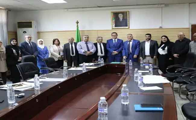 آيت مسعودان يستقبل نقابة الممرضين الجزائريين