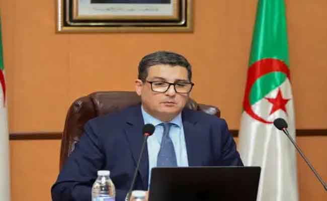 آيت مسعودان يبرز أهمية الشبكة الوطنية لسجلات السرطان