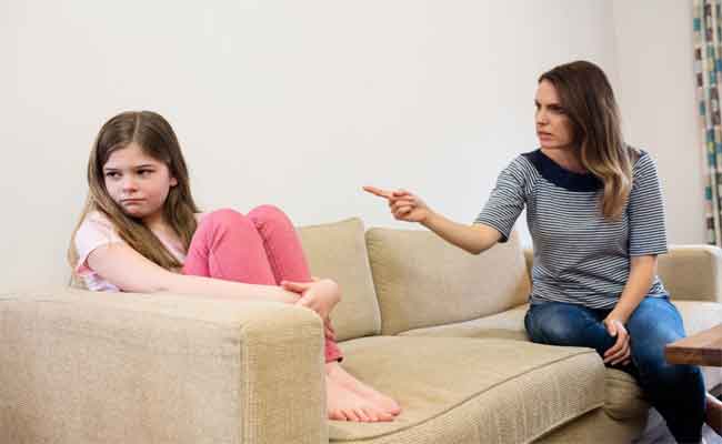 حائرة بين الحزم والتساهل؟…إليكِ الحل السحري لتأديب طفلكِ