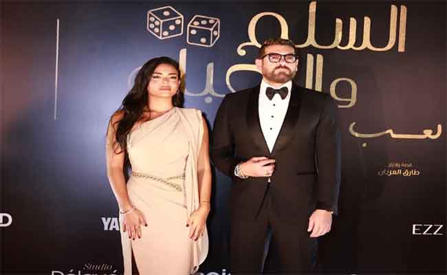 حكاية عمرو يوسف وأسماء جلال من السينما في فيلمين إلى المسرح…