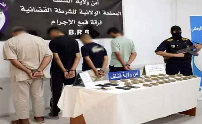 الإطاحة بمروج للمهلوسات متلبس بقرابة 700 قرص وأسلحة بيضاء ببشار