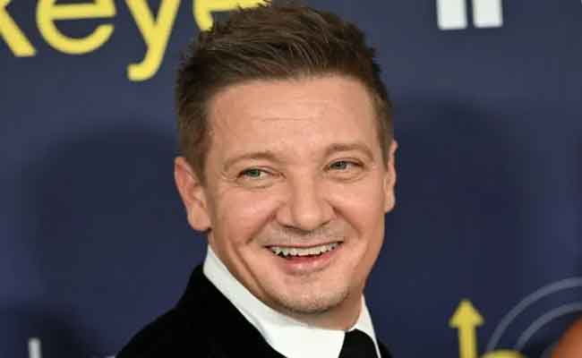 ظهور جيريمي رينر مع ابنته في روما…ويكشف دورها في تعافيه من حادثة كاسحة الثلوج