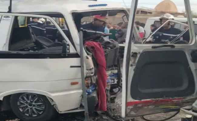 اصطدام بين سيارة نفعية وحافلة صغيرة يخلف قتيلا و21 جريحا بالمسيلة