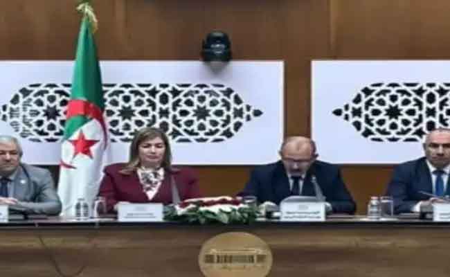 مولوجي تكشف عن رصد 848 مليون دج لتغطية تخفيضات إيجار وشراء السكنات الاجتماعية لذوي الاحتياجات الخاصة