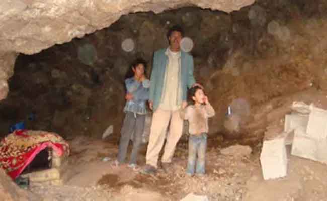 في زمن الذكاء الإصطناعي أسر جزائرية تعيش في الكهوف وتقتات على الجرذان