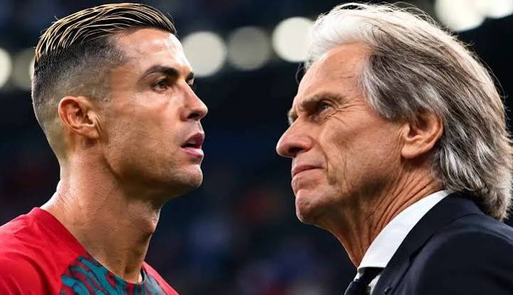 مشجعون للبرتغال يمزقون قميص المنتخب بعد أزمة كريستيانو رونالدو وجيسوس…